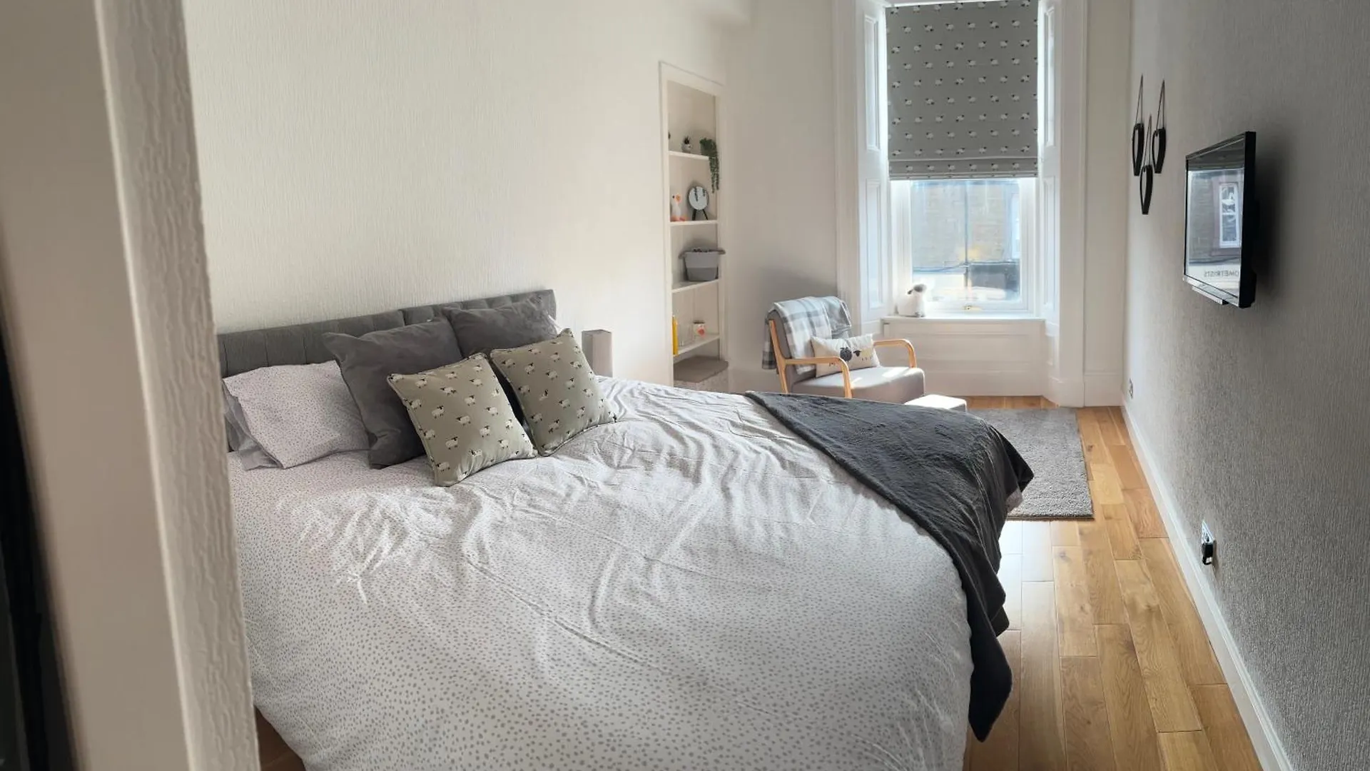 Taylor Close - Spacious Central Ferry Flat Broughty Ferry 0*,  United Kingdom
